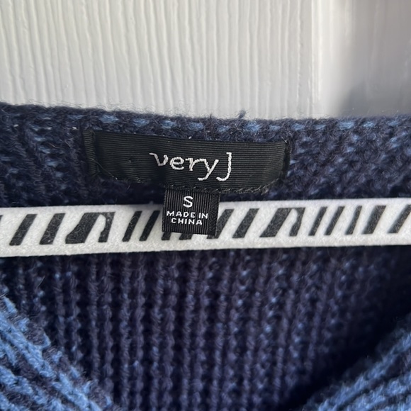 Sweater - Picture 3 of 5